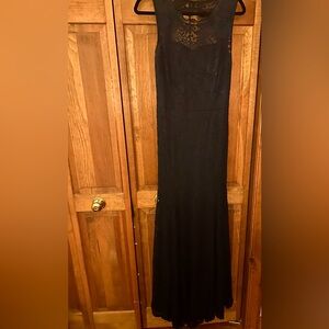 Women’s Navy Mermaid Style Blue Size Medium “Lace Design” Dress W/ Back Cut Out